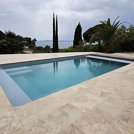 Rez De Avec Piscine Privee Chauffee Et Jardin, A 1 Km De La - Fr-1-768-79 *