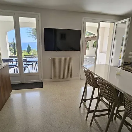 Rez De Avec Piscine Privee Chauffee Et Jardin, A 1 Km De La - Fr-1-768-79 Casa de Férias *