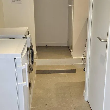 Rez De Avec Piscine Privée Chauffée Et Jardin, à 1 Km De La - Fr-1-768-79